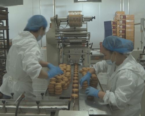 匠心寄语中秋时 任诚意食品公司月饼生产忙，影视后期加工新艺融智慧